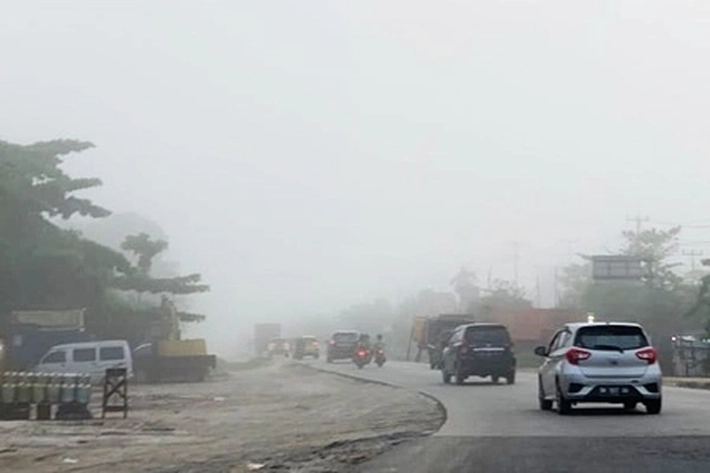 Kota Pekanbaru Diselimuti Kabut Pekat, Pertanda Apa?