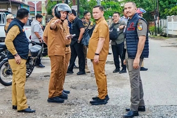 Walikota Agung Nugroho Tinjau Langsung Perbaikan Jalan Rusak yang Diaspal