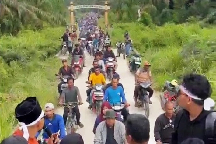 Warga Rupat di Tiga Wilayah Tutup Akses Jalan Menuju Perusahaan PT Priatama Riau