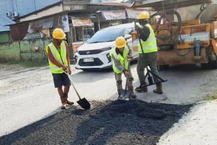 Perbaikan Jalan Rusak yang Tersebar di Berbagai Titik di Kota Diselesaikan Hingga Akhir Tahun 2025