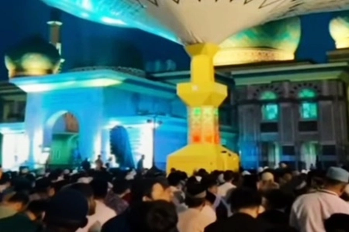 Walaupun Diterpa Hujan, Ribuan Masyarakat tak Surut Ikuti Maklumat Akbar Deklarasikan Daerah Istimewa Riau