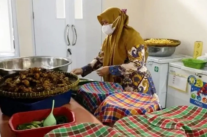 Sekolah-sekolah yang Mengelola Dapur Mandiri Ditengah Kasus Keracunan MBG yang Terus Menghantui