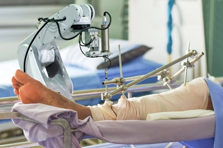 Rumah Sakit Awal Bros Hadirkan Teknologi Operasi Lutut Robotik Pertama di Sumatera