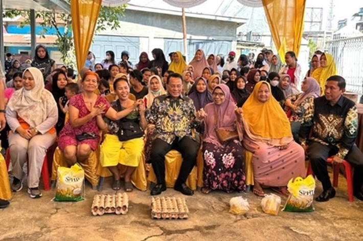 Warga Serbu Gerakan Pangan Murah di Halaman Mess Pemda Rohil 