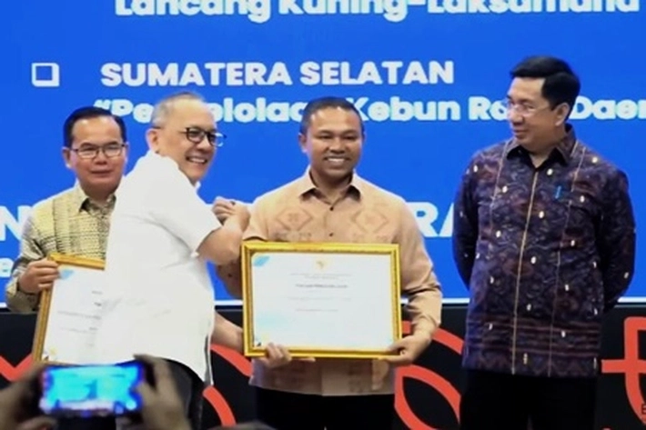 Gubernur Abdul Wahid Dapat Penghargaan dari BRIN Hasil Prestasi di Tingkat Nasionaldari 