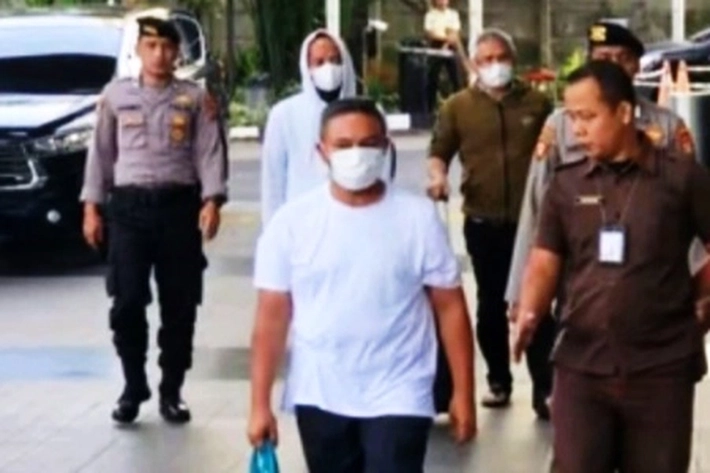 Masyarakat Terkejut Gubri Abdul Wahid Terjaring OTT yang Diboyong Bersama 9 Orang ke Jakarta, KNPI Riau: 'Baru 256 Hari Menjabat Sudah Ditangkap KPK'