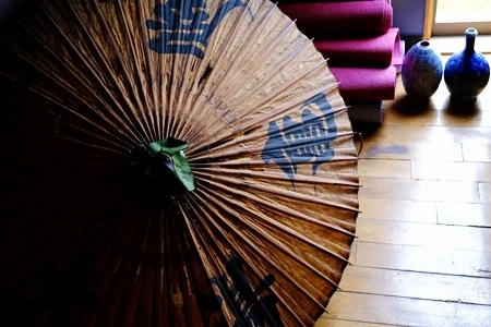 Tradisi Jepang Pakai Payung Bukan Saja Pelindung Diri dari Hujan dan Sinar Matahari, Tapi Juga Sebagai Wadah Pemikat Arwah