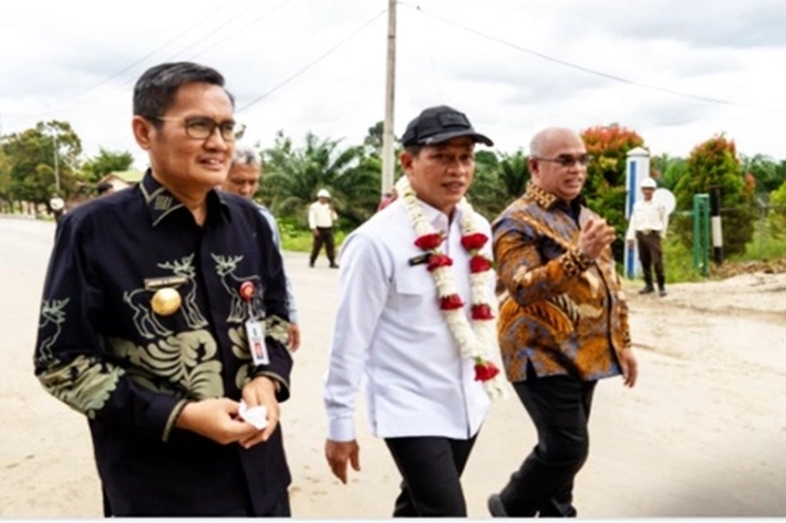 MenLHK Hanif Faisol Kunjungi Pabrik Kelapa Sawit PT Musim Mas untuk Ikut Sertakan Roadmap Pengurangan Emisi GRK