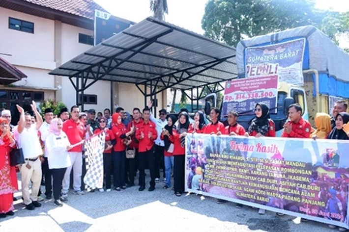 Pemkab Bengkalis dan Masyarakat ikut Bantu Korban Banjir di Sumbar