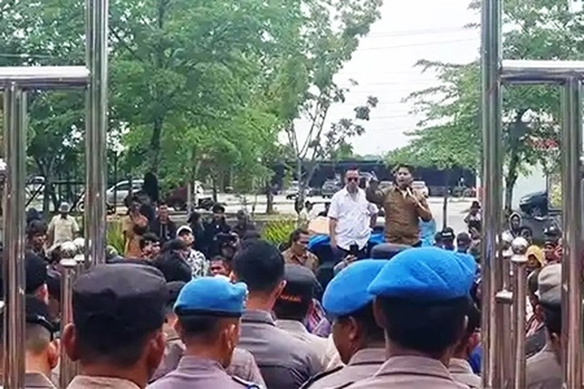 Relokasi Warga TNTN Belum Jelas, Plt Gubernur Riau: 'Kita Bahas Lagi dan Tunggu Putusan Satgas PKH'