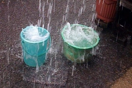 Korban Banjir di Sumatera Sudah Terjadi Krisis Air Bersih, Bisakah Air Hujan dan Sungai Dikonsumsi?