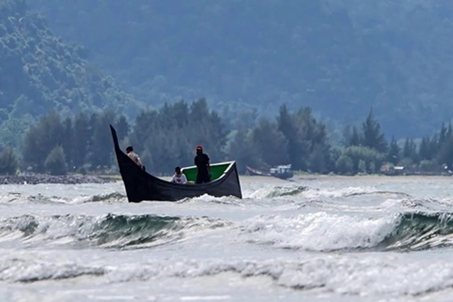 BMKG Ingatkan Potensi Hujan Lebat dan Gelombang Tinggi