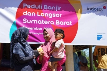 Indosat Salurkan Bantuan Kemanusiaan untuk Korban Banjir di Aceh Hingga Sumut