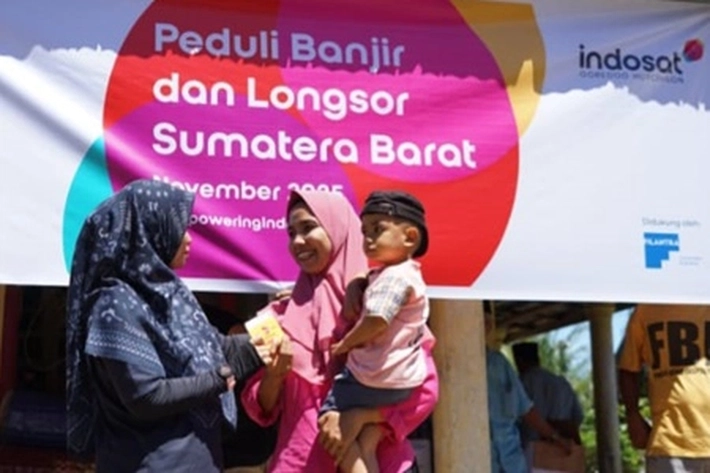 Indosat Salurkan Bantuan Kemanusiaan untuk Korban Banjir di Aceh Hingga Sumut