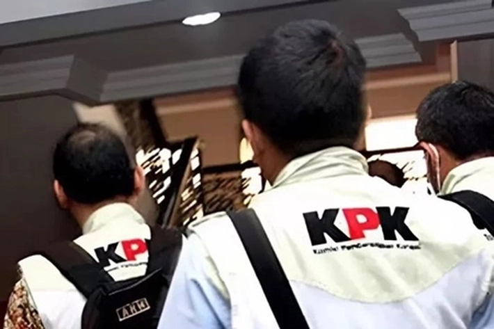 KPK Sita Uang Asing Saat Geledah Rumah Dinas Plt Gubri SF Hariyanto  