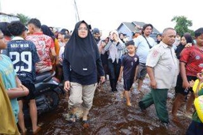 Bupati Afni Instruksikan Pejabat Turun Lapangan karena Banjir Sudah Menyebar Seluruh Kecamatan di Siak