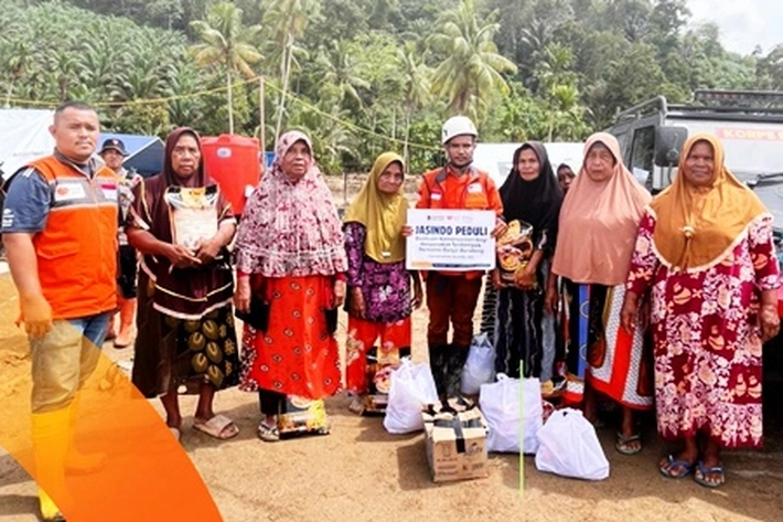 JARS Indo Bersama Rumah Zakat Salurkan Bantuan untuk Korban Banjir Bandang di Aceh