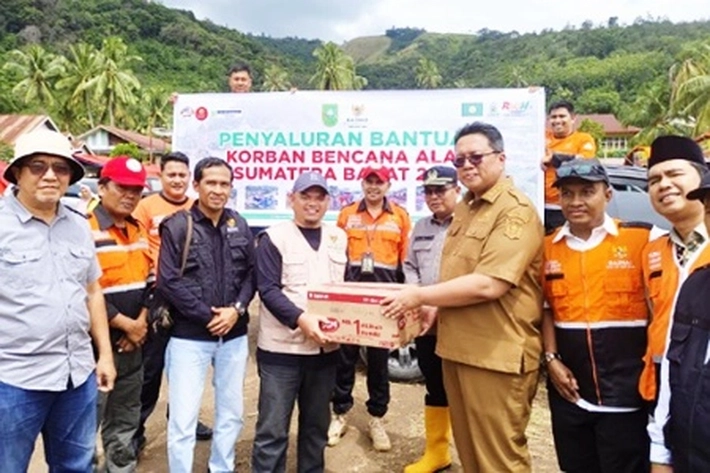 Baznas Riau Salurkan Bantuan Uang Hingga Logistik untuk Peduli Korban Banjir Sumatera