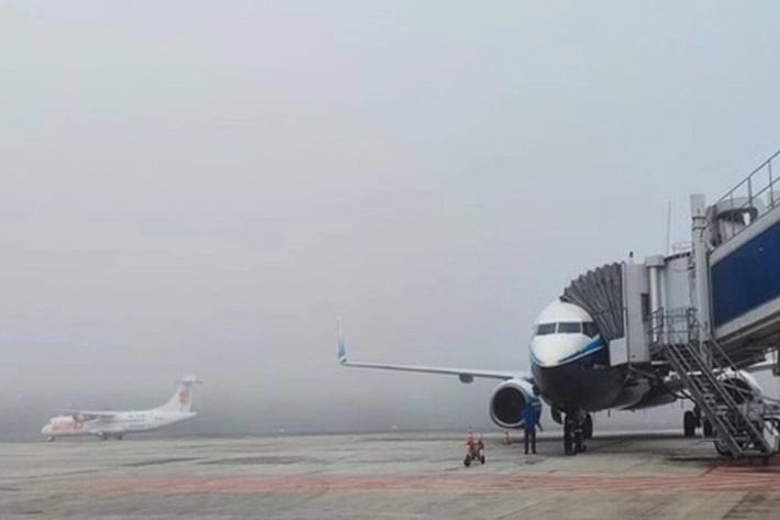 Kabut Tebal Sempat Menyelimuti Kawasan Bandara jadi Ganggu dan Tunda Penerbangan