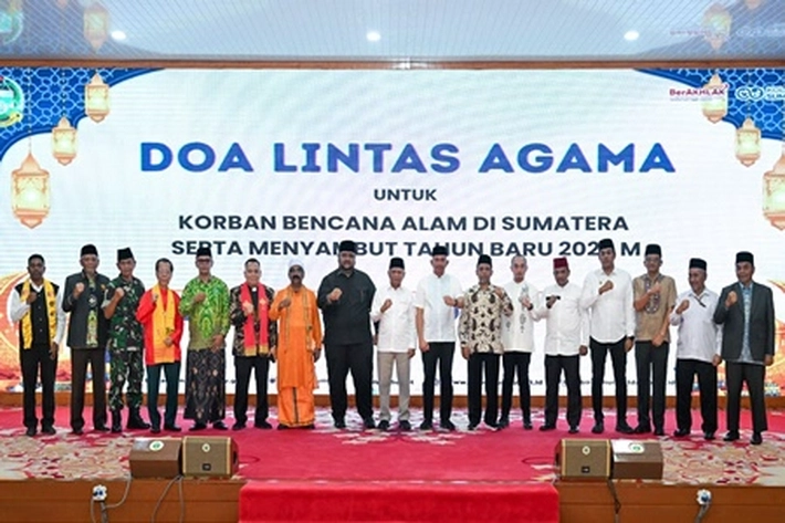 Diberbagai Daerah Semua Orang 'Doa untuk Sumatera' Tanpa Kembang Api di Tahun Baru 2026