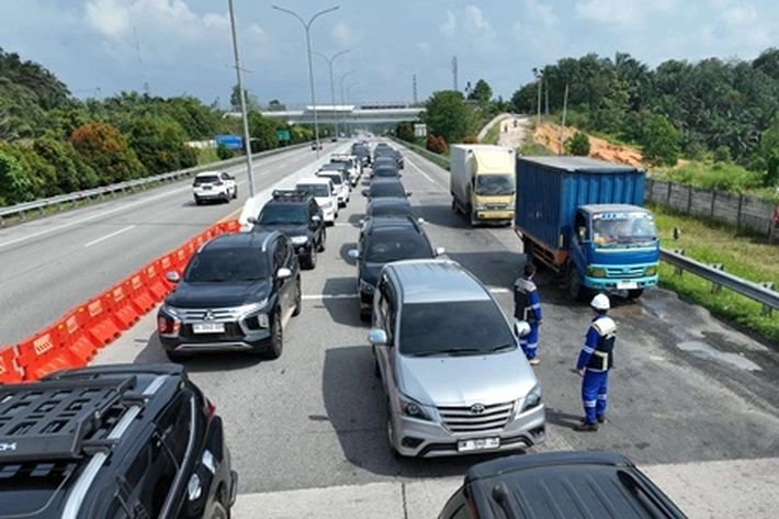 Arus Balik Nataru Masih Tinggi Juga Padati Jalan Tol Pekanbaru–Dumai