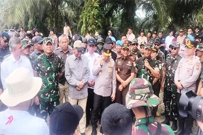 Sawit Watch Minta Tindakan Militeristik yang Libatkan PT Agrinas Palma Nusantara Dihentikan untuk Penyitaan Kebun Sawit di TNTN