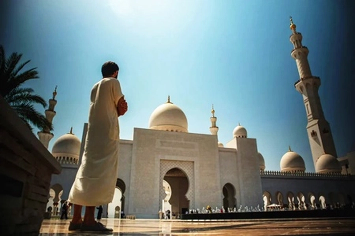 Adab yang Wajib Dijaga Muslim Saat di Masjid Sebagai Rumah Allah