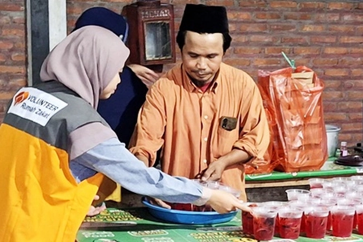 Rumah Zakat Hidupkan Esensi Ramadhan dengan Berbagi Buka Puasa