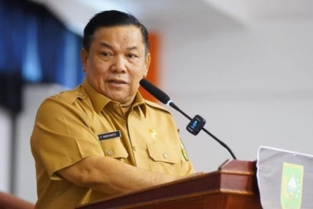 Plt Gubernur Riau Terbitkan SE Ditujukan pada Kabupaten/Kota Agar Benahi Sampah dan Kabel Semrawut