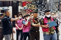 11 Tersangka Korupsi Ekspor Minyak Limbah Sawit POME Digiring dalam Pemeriksaan karena Rugikan Negara Rp 14 Triliun