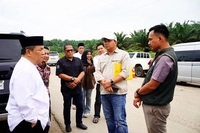 Plt Gubri Tinjau Langsung Jalan Rusak di Perbatasan Kampar–Rohul yang Diminta Tuntas Sebelum Idulfitri