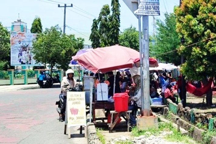 Pedagang Kaki Lima Dilarang Berjualan Takjil Ramadan di Bahu Badan Jalan 