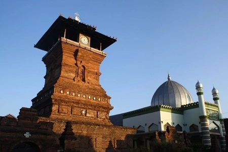 7 Masjid Bersejarah Berarsitektur Khas Nusantara Simbol Akulturasi Islam dan Budaya