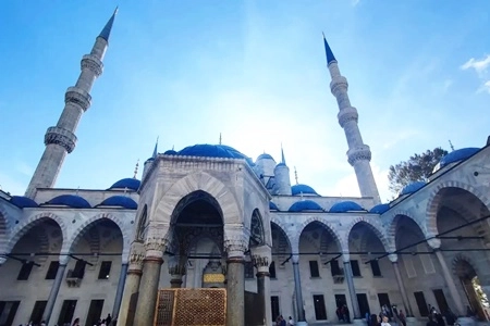 Sultan Ahmet Bangun Masjid Biru dengan Tangan Sendiri Bak Buruh Kasar yang Bekerja Siang-Malam