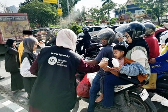 Semangat Berbagi di Bulan Ramadan Terasa Kental di Depan Kanwil Menag Riau