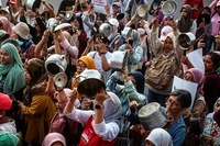 Makan Bergizi Gratis di Demo dari Berbagai Daerah, 'dari Kasus-kasus Keracunan Hingga Protes Menu Tak Sesuai'