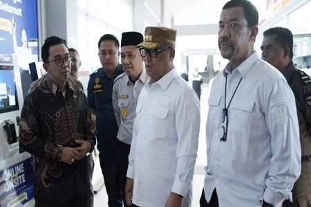 Wagub Kepri Nyanyang Haris Pratamura Tinjau Pelabuhan Sekupang dan Bandara Hang Nadim