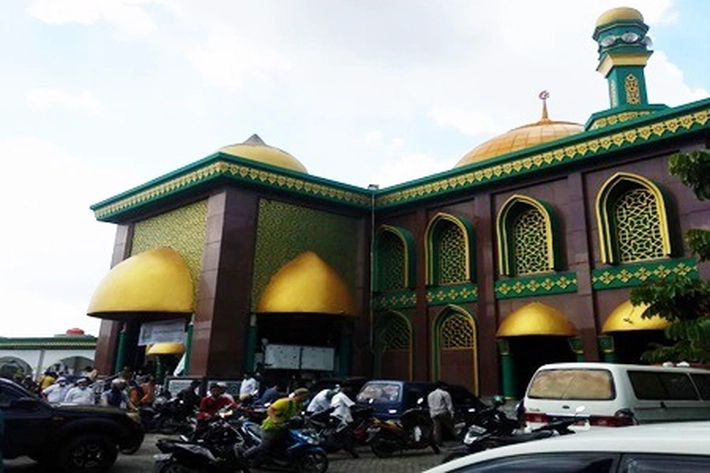 Masjid Raya Senapelan Salurkan Ratusan Berkah Makan di Penghujung Ramadan untuk 132 Anak Yatim