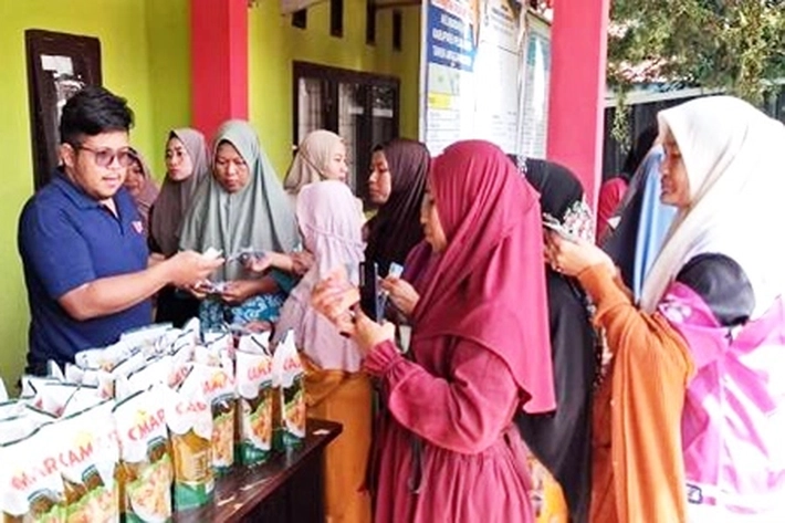 PT Inti Indosawit Subur Salurkan Ribuan Liter Minyak Goreng Melalui Bazar Jelang Lebaran
