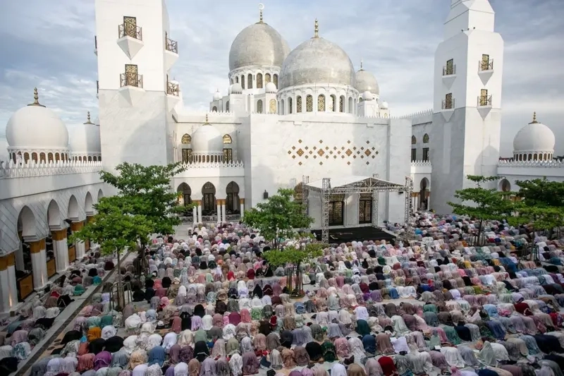 Jutaan Umat Islam Salat Idulfitri Diberbagai Daerah di Indonesia