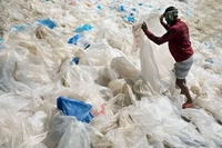  Harga Barang dari Plastik Sampai Kosmetik di Indonesia Mulai Naik, Akibat Imbas Konflik Timur Tengah