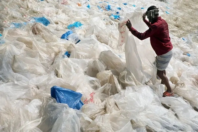 Harga Barang dari Plastik Sampai Kosmetik di Indonesia Mulai Naik, Akibat Imbas Konflik Timur Tengah