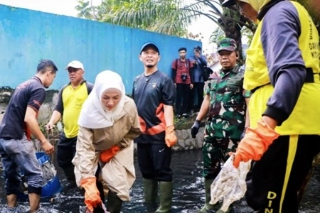 Walikota Agung Nugroho Ajak RT/RW Langsung Turun Bersihkan Parit 