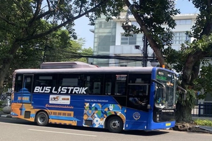Uji Coba Layanan Bus Listrik TMP Dilakukan untuk Tekan Emisi