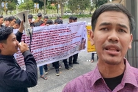 Aliansi Mahasiswa dan Pemuda Peduli Anti Korupsi Riau Serahkan Berkas Dugaan Penyimpangan Perguruan Tinggi ke Kejati Riau