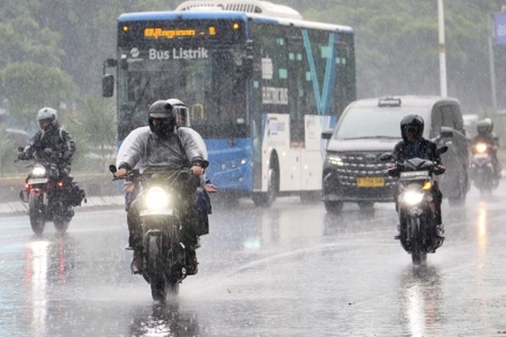 Hampir Seluruh Riau Diguyur Hujan Siang Hingga Malam yang Perlu Diwaspadai
