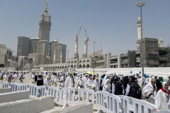 Menkes Saudi Cek Kesiapan Fasilitas Kesehatan Haji di Makkah