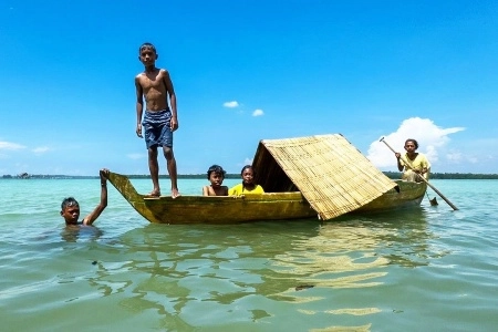 Suku Laut Hidupnya Hanya Bisa Tangkap Ikan yang Diperdagangkan pada Masyarakat Daratan