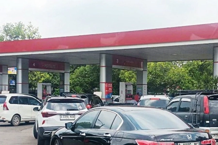 SPBU di Pekanbaru jadi Diserbu Pengendara karena Pertalite Langka