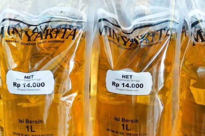 Staf Ahli Bidang Perekonomian dan Pembangunan Sidak Gudang Minyakita yang Harganya Melonjak 